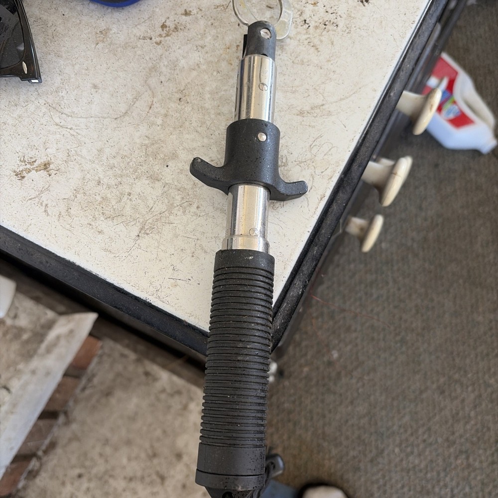 Fish Gripper Scale