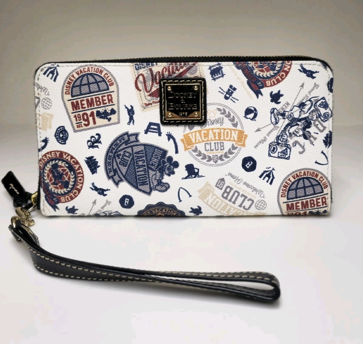 DVC Disney Vacation Club Dooney & Bourke Wallet Wristlet