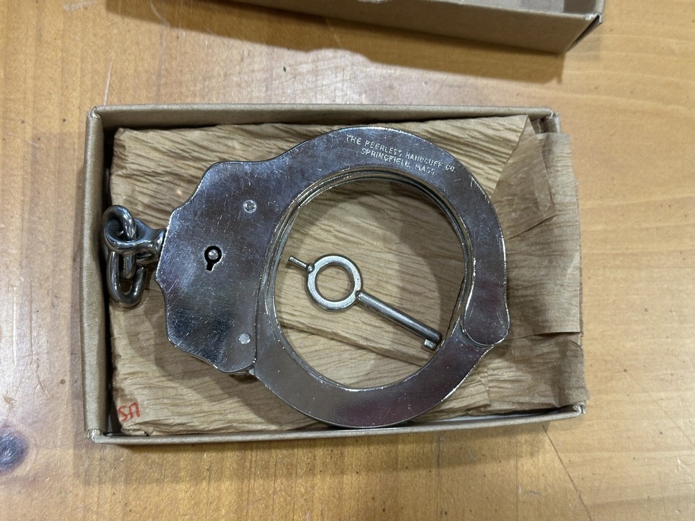 Peerless 4710 Chain Link Handcuff - Nickel Finish