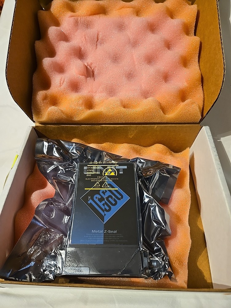 UNIT Instruments UFM-1660 Mass Flow Controller, 500 SCCM, NH3 Gas