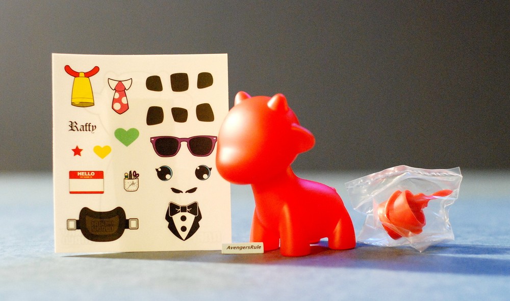 MunnyWorld Micro Raffy Multicolor Kidrobot Red