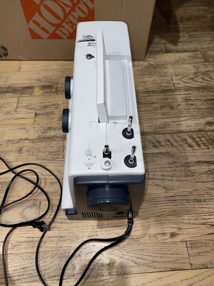 Bernette 33 Swiss Design Sewing Machine