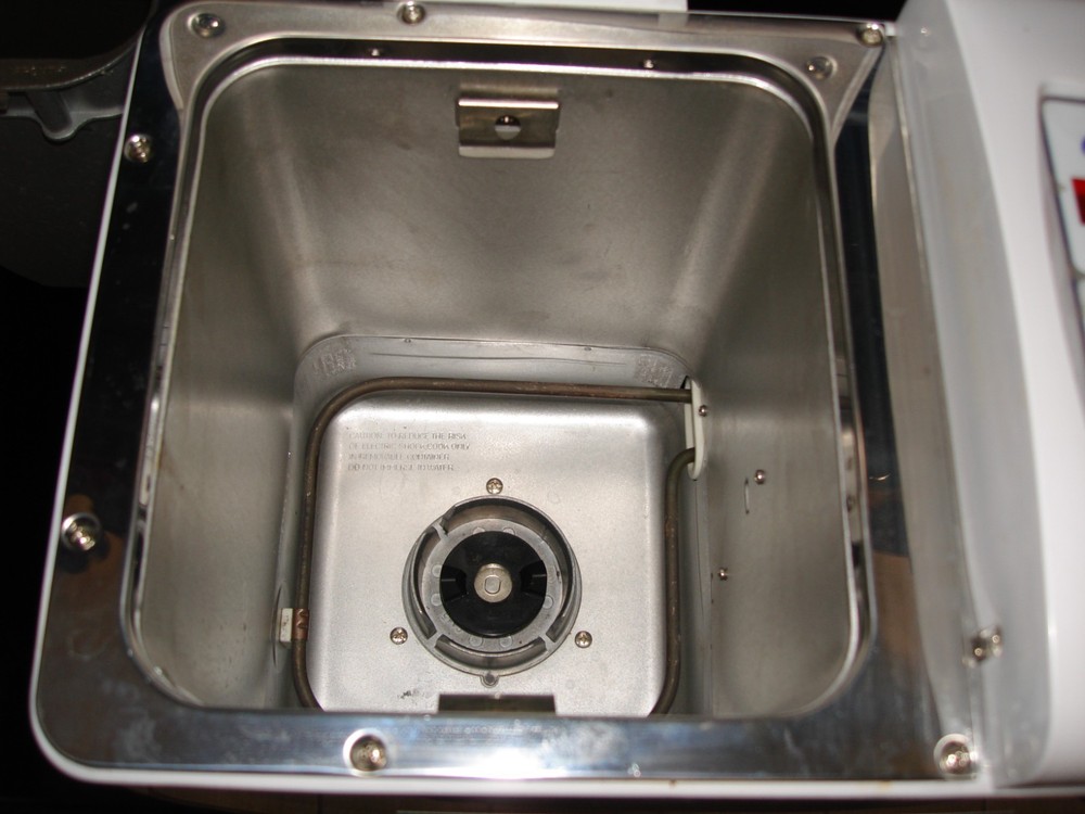 MINT! OSTER BREAD MAKER MODEL 5843 SPOTLESS!!