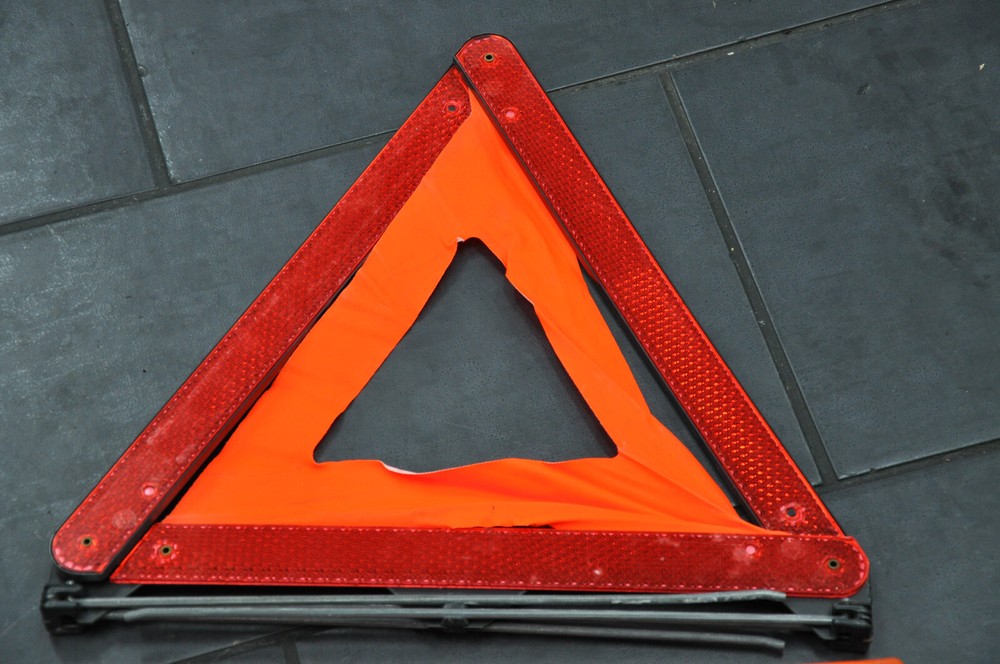 Warning triangle Audi VW breakdown triangle container 8D9860251A used