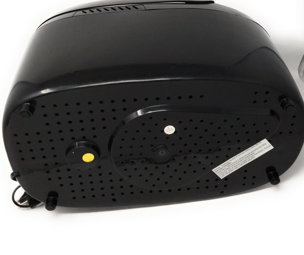 West Bend 41300 Dual Blade Bread Maker 2.5 lb | Powers On | Missing Paddle