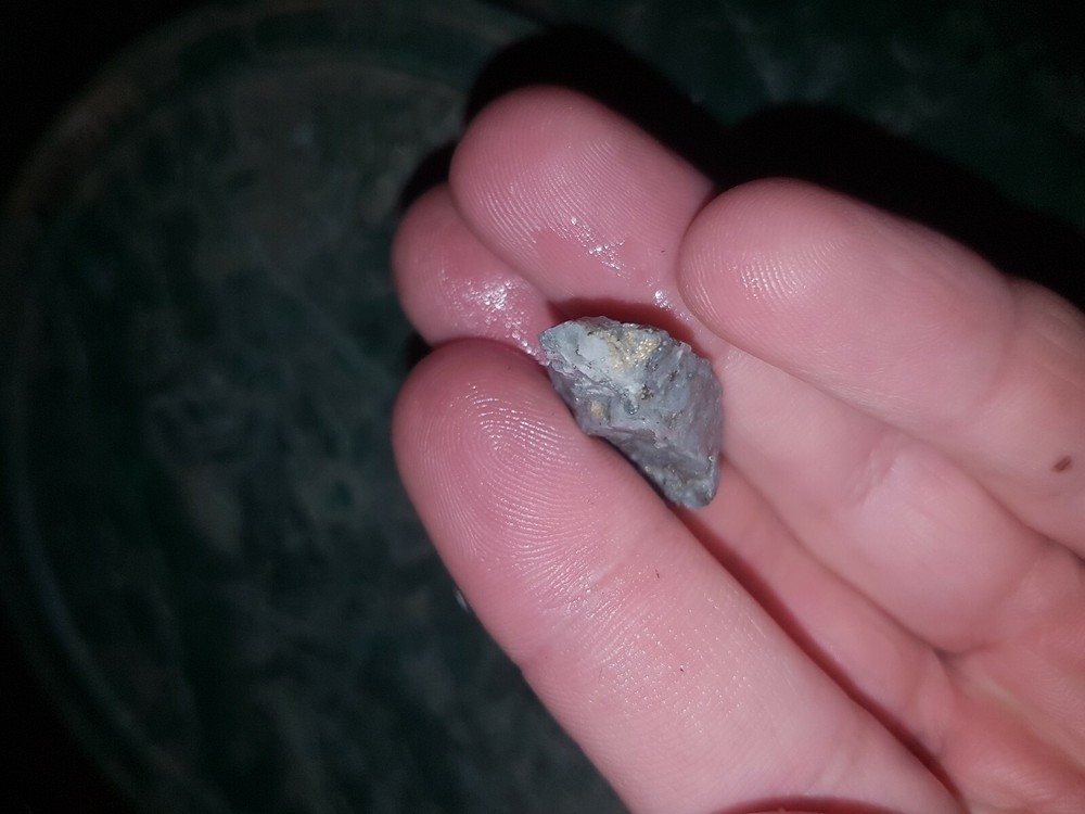 4.2 GRAM Gold IN QUARTZ SPECIMEN