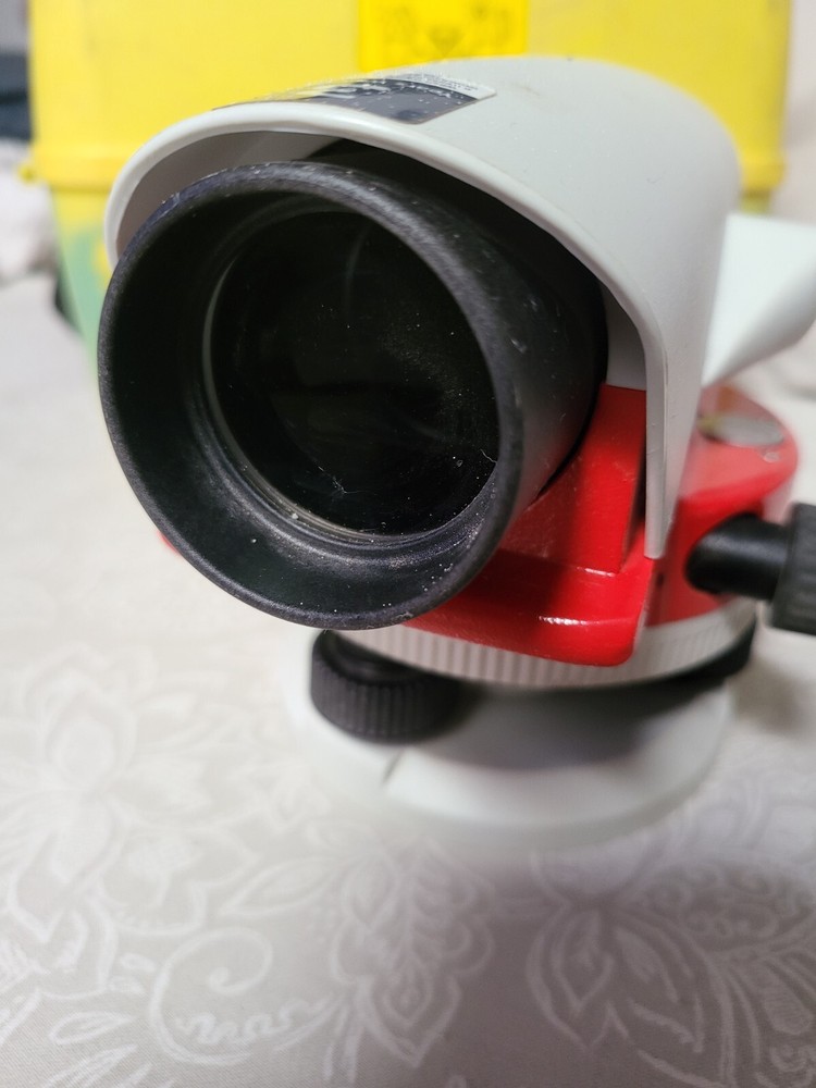 Leica NA724 Automatic Optical Level with Case Pre Owned Used