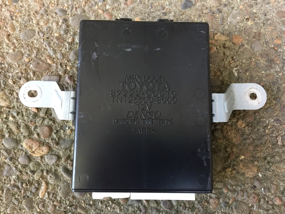 2001-2004 Toyota Sequoia Tailgate Liftgate Multiplex Control Module 89222-0C010