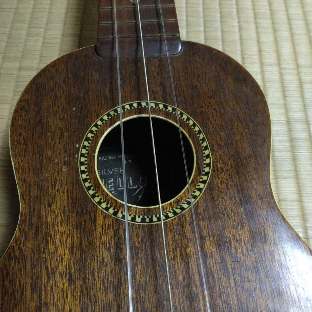 Vintage Mellow Tone Silver Ukulele
