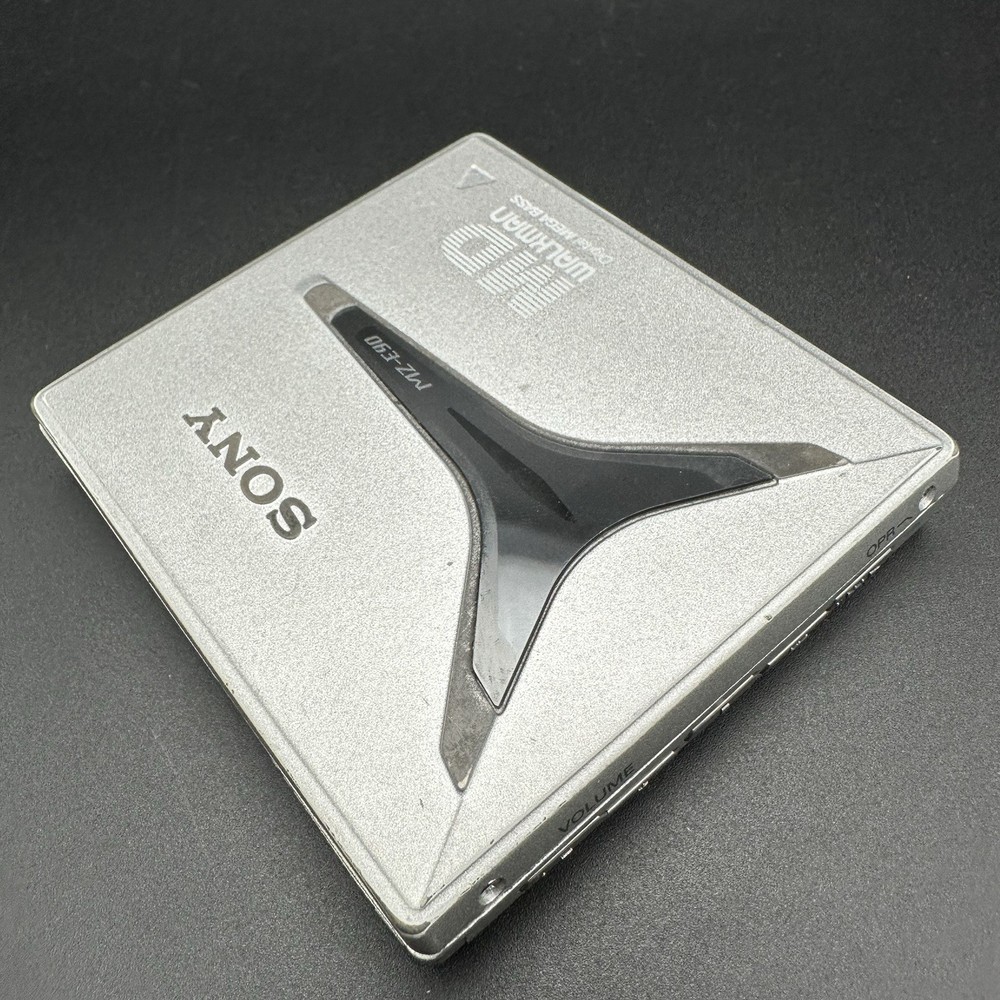 SONY MZ-E90 Minidisc Player Tested silver with Remote & AA Battery slider