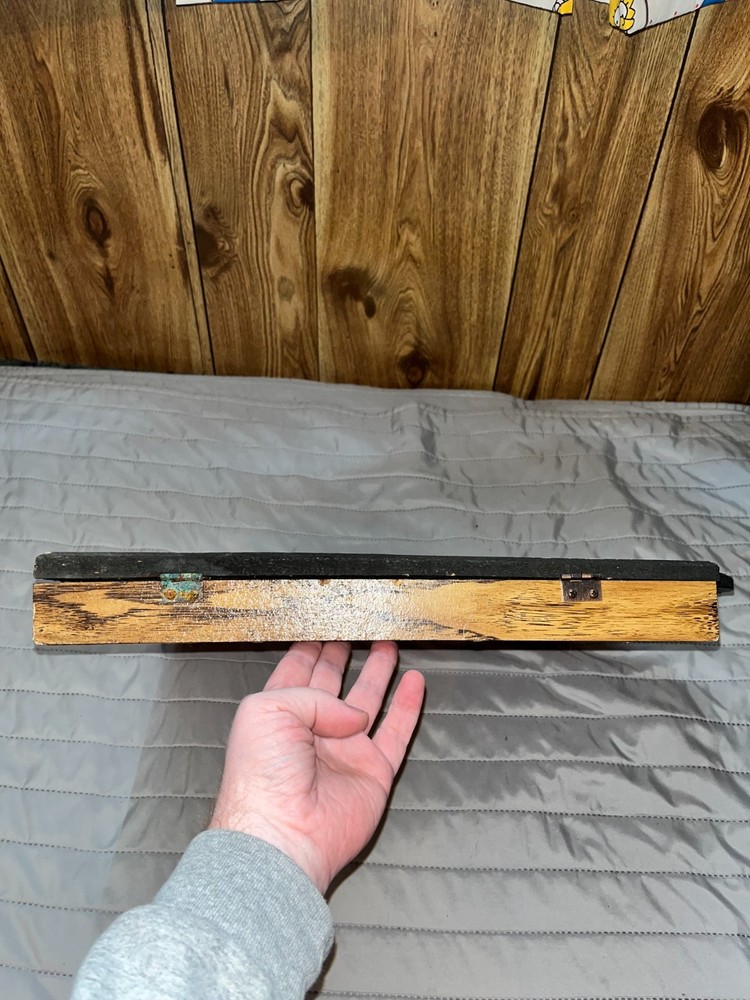 Vintage Flying Cloud Cricket Dartboard Case