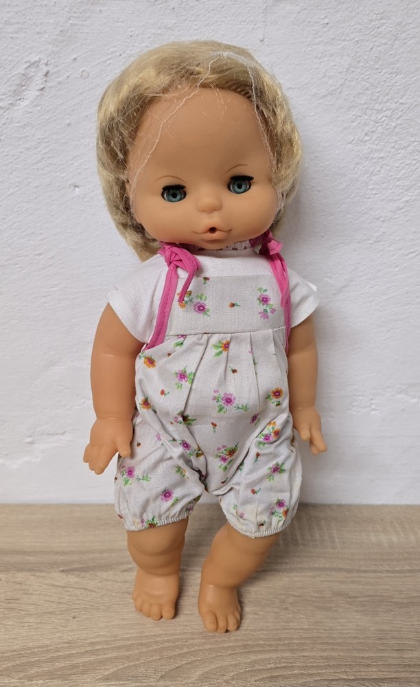 Vinyl doll, 37 cm, sleeping eyes, drinking and wetting function, vintage