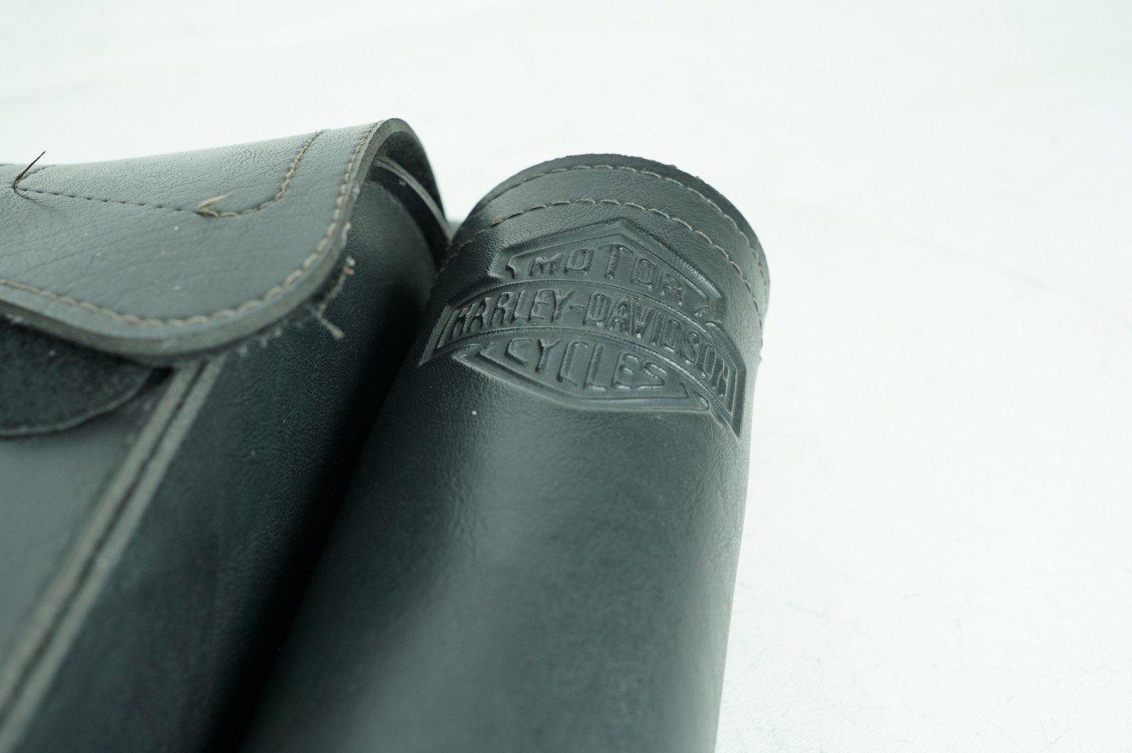 01 Harley Touring Electra Glide Ultra OEM Onboard Tool Bag Leather Storage Torn