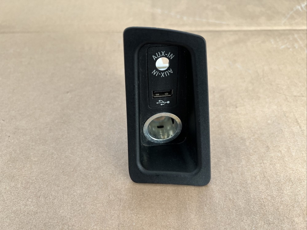 BMW E81/E82/E87/E88 04-13 USB AUX-IN 9 237 659