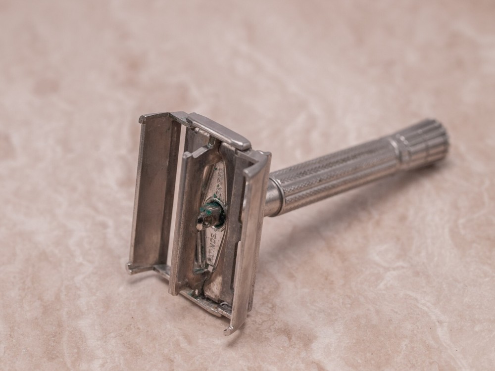 1958 D3 - Gillette Super Speed DE Double Edge TTO Razor