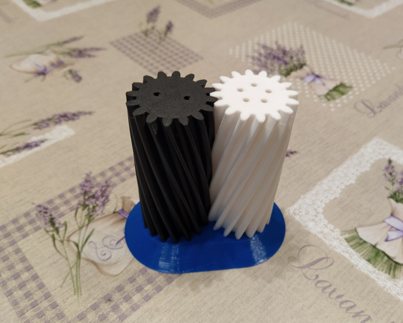 Mechanical Gear Salt and Pepper Shaker
