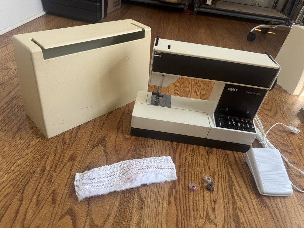 Totally Restored PFAFF 1027 Sewing Machine. Made In Germany. XD