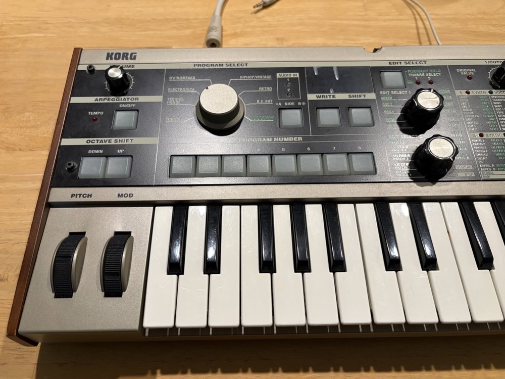 Korg MICROKORG 37 Keys Analog Modeling Synthesizer Excellent Condition