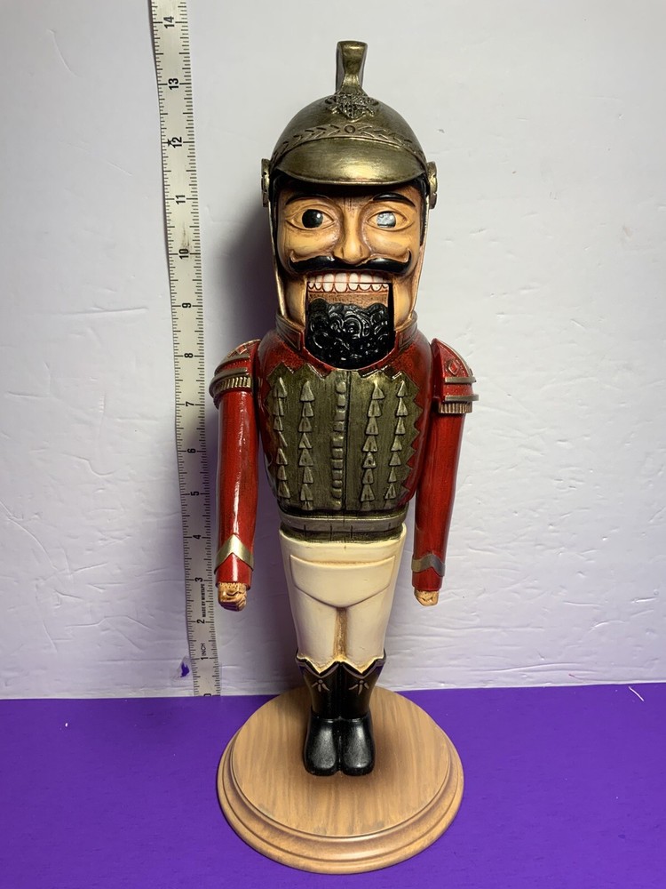 Disney The Nutcracker And The Four Realms Figurine Nutcracker NEW 14”