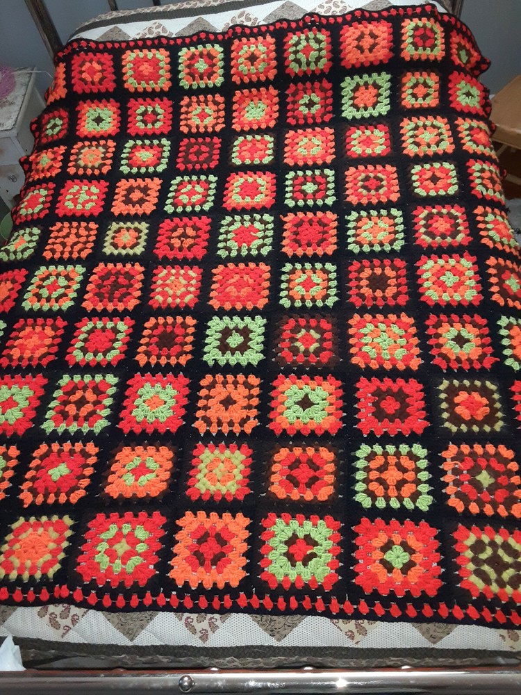 VINTAGE Beautiful HANDMADE AFGHAN BLACK / PATCHWORK 59 X 66