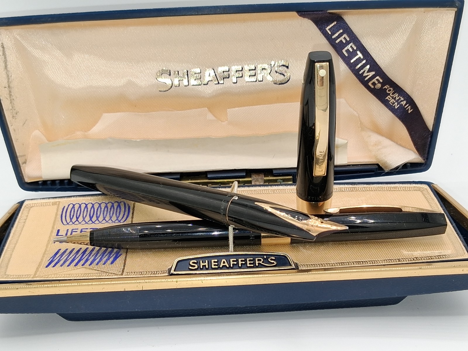 Vintage Sheaffer's Silver & Black Fountain Pen/Pencil Set w Original Case
