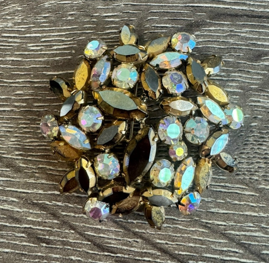 Regency Vintage Gold Tone Metal / Rhinestone Brooch