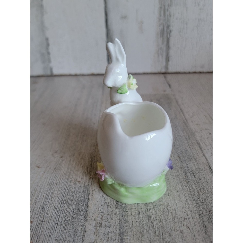 Ceramic white bunny Easter egg holder figure home decor