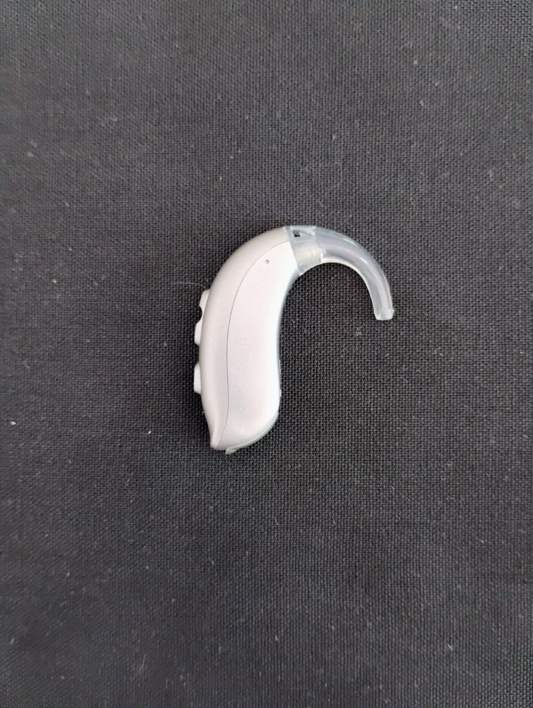 PROGRAMMABLE DIGITAL HEARING AID  3 programs, 4 levels noise control, 3 mics,