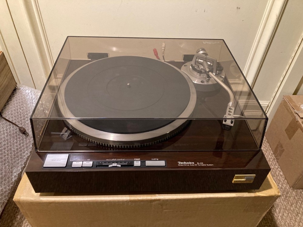 Technics SL M2 direct drive quartz lock turntable