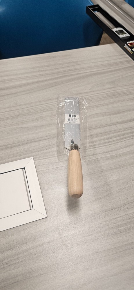 8" Margin trowel