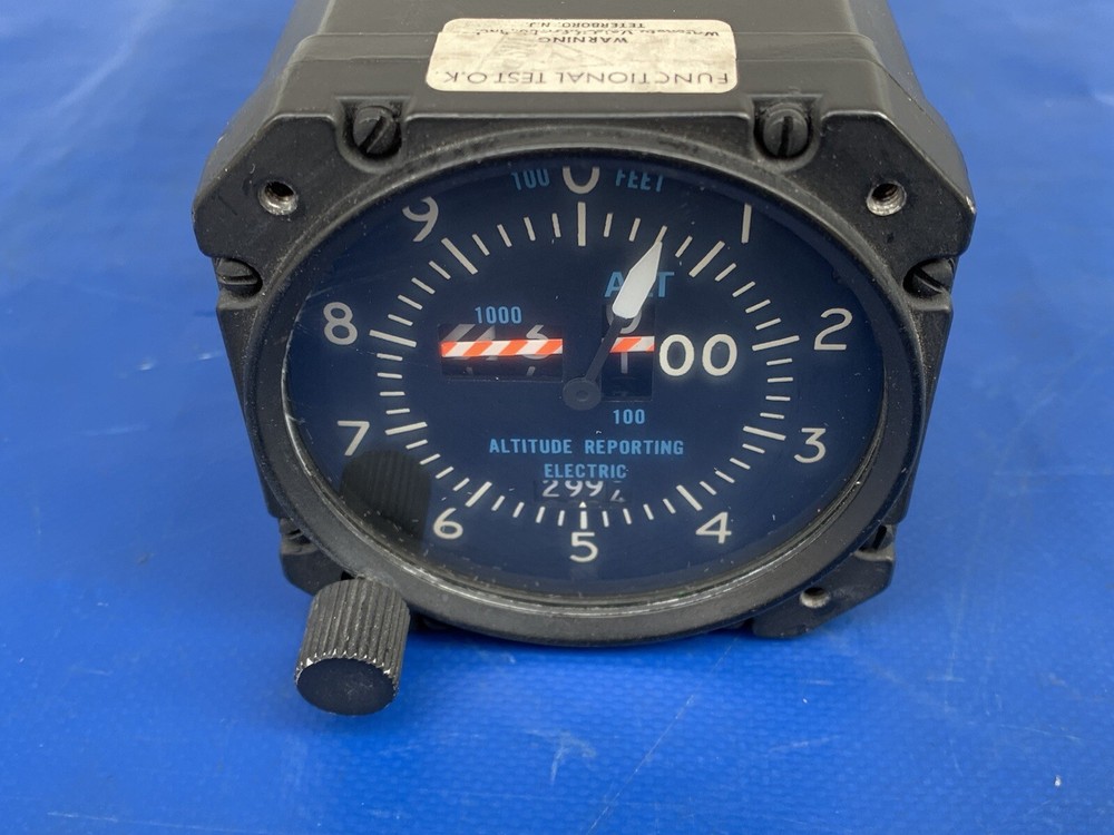 Sigma-Tek Avionics 14V Encoding Altimeter Indicator Gauge EA-401A 42540-21148