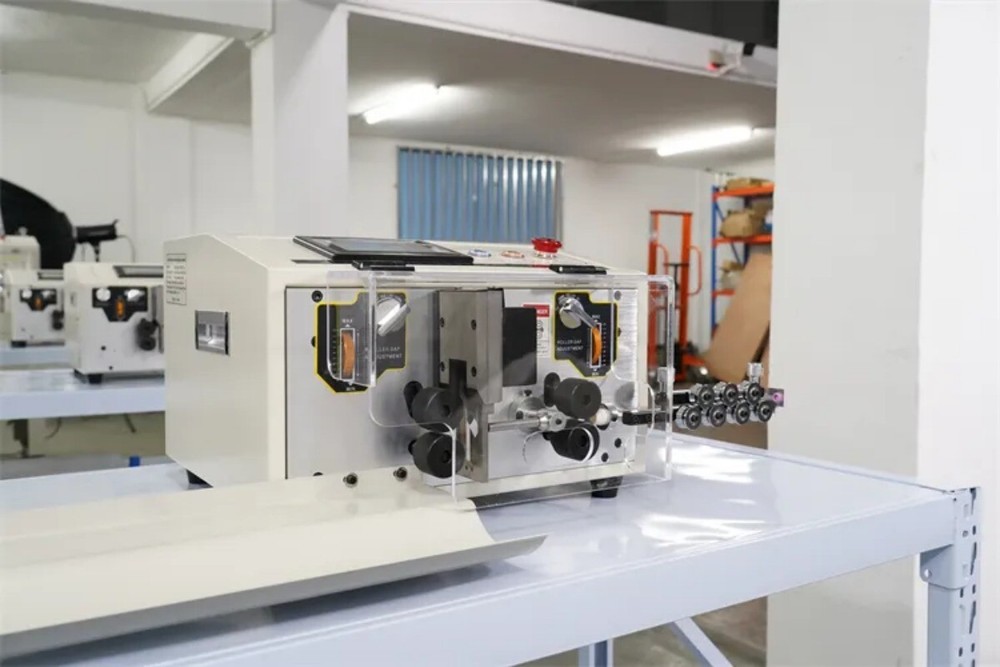 SWT-508ES Automatic Stripping Copper Wire Cut Stripper Machine 0.1 To 8mm