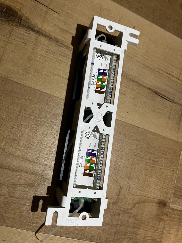 Suttle 12 Port Vertical Cat5e 110 RJ45 Network Patch Panel 568A 568B w/Bracket
