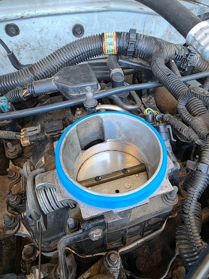 Intake Hat Gasket for 1996 - 1999 Chevrolet/GMC GMT400/800 Trucks With Vortec