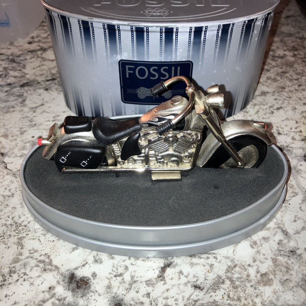 Fossil Motorcycle Desk Clock 2005 Wheels Kickstand Handlebars Move. 1 Headlight