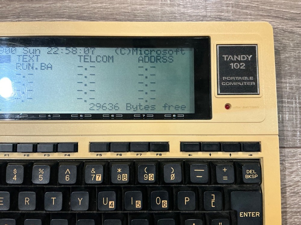 Tandy 102 Portable Computer Working **READ**
