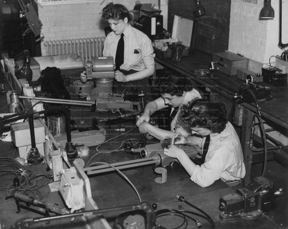 WAAF AT WORK - aviation photo