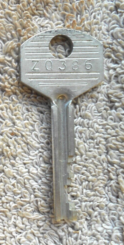 ESD Laundry Coin Box Key   ZO386