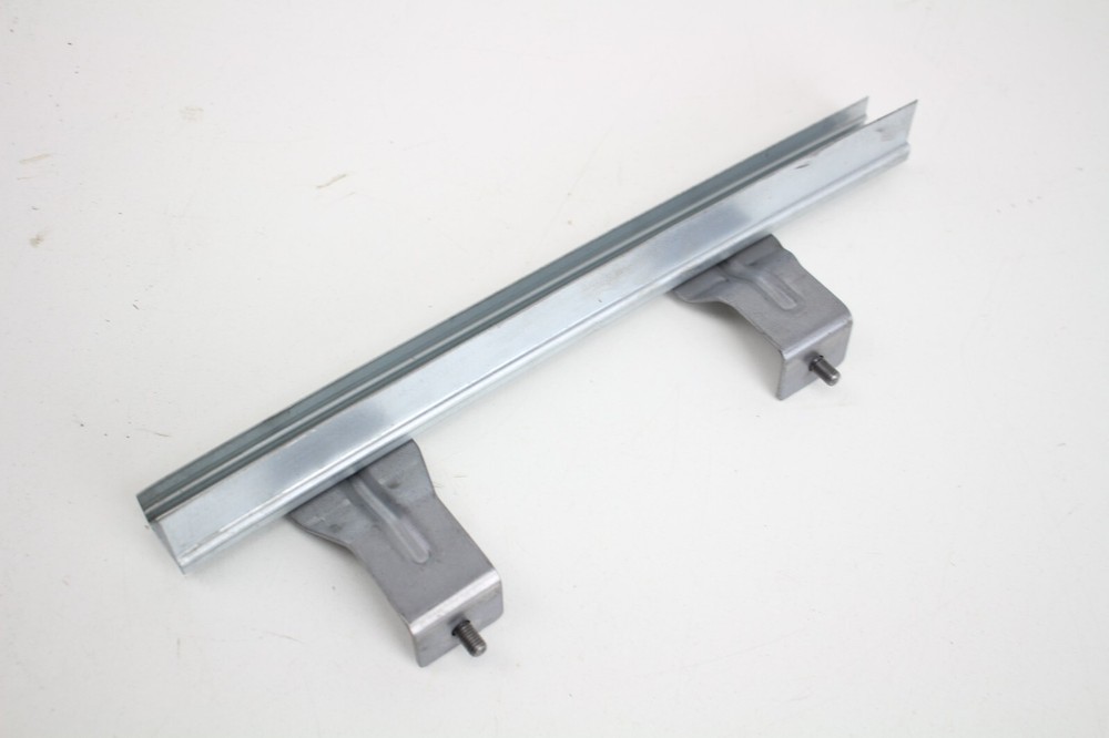 International Left Door Roll Form Bracket 4053437C3