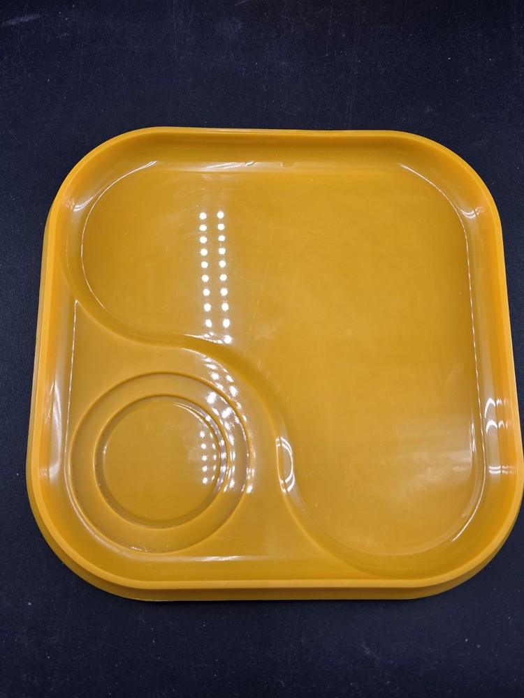8 VTG AmPro Stackable Plates Mugs Set Picnic 4 Plates 4 Cups