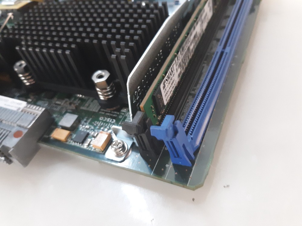 Cisco UCS-E140S-M2/K9 Server Module w/ 1x 1TB HDD