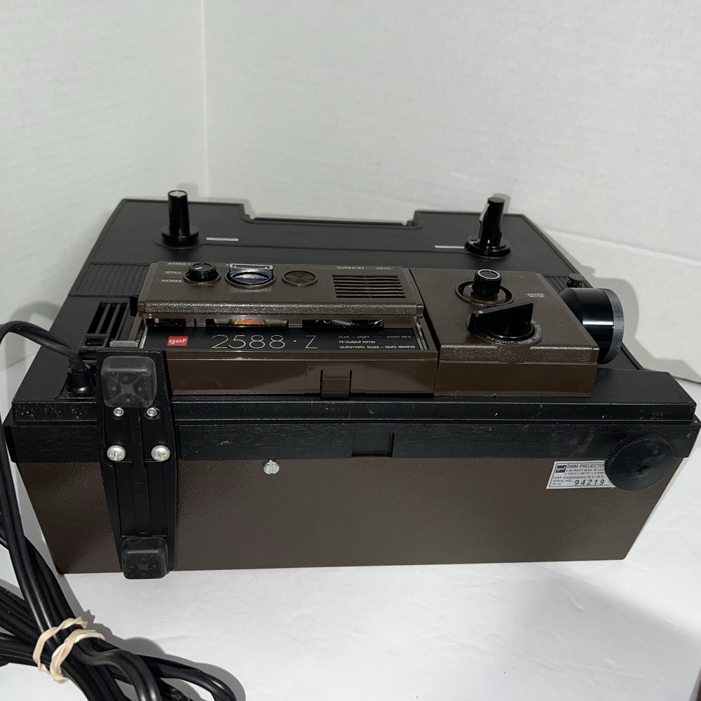 Vintage GAF 8mm Projector 2588-Z PLEASE READ DESCRIPTION