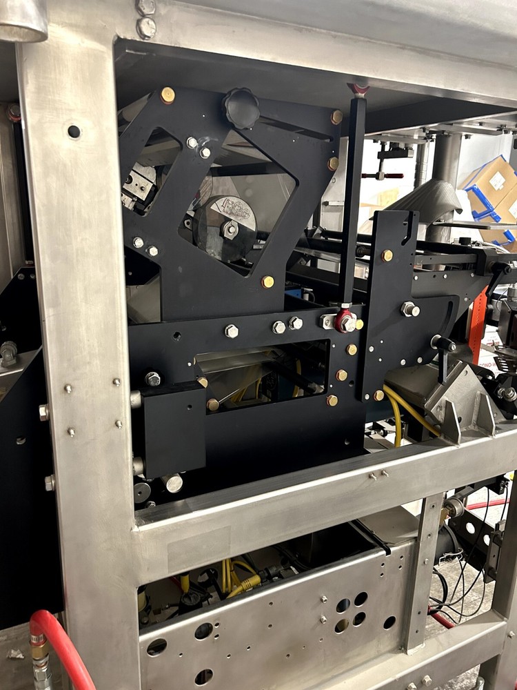 VFFS PACKAGING MACHINE TRIANGLE PACKAGING MACHINERY, BAGGER Model SB6C STAINLESS