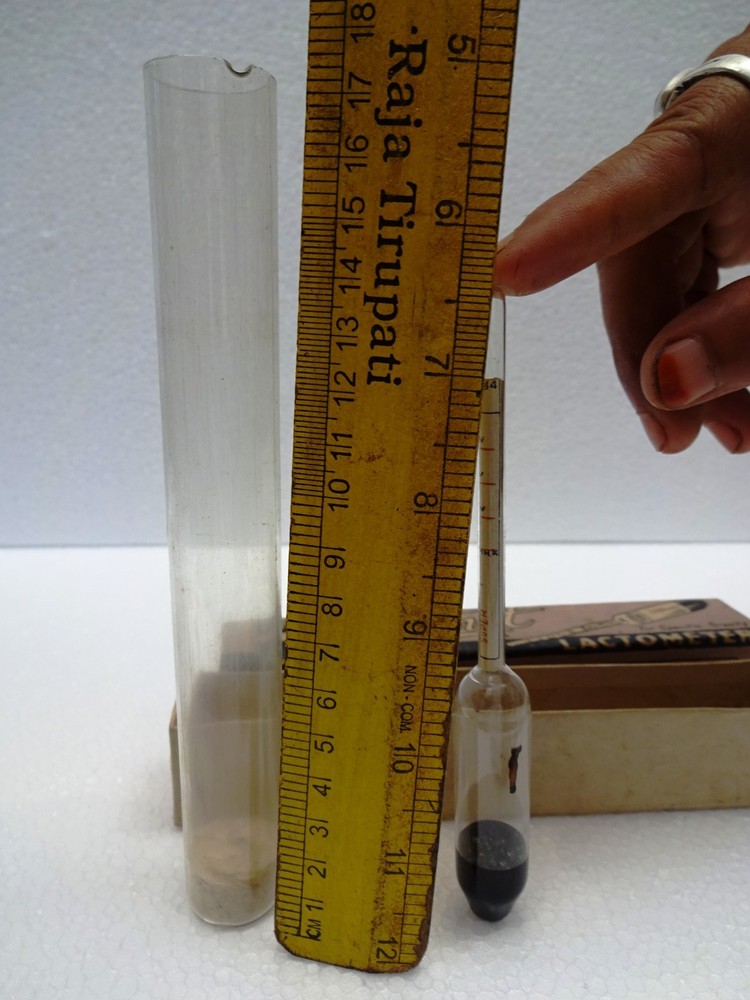 LACTOMETER OLD COMET VINTAGE SCIENTIFIC INSTRUMENTS WITH ORIGINAL BOX LACTOMETE