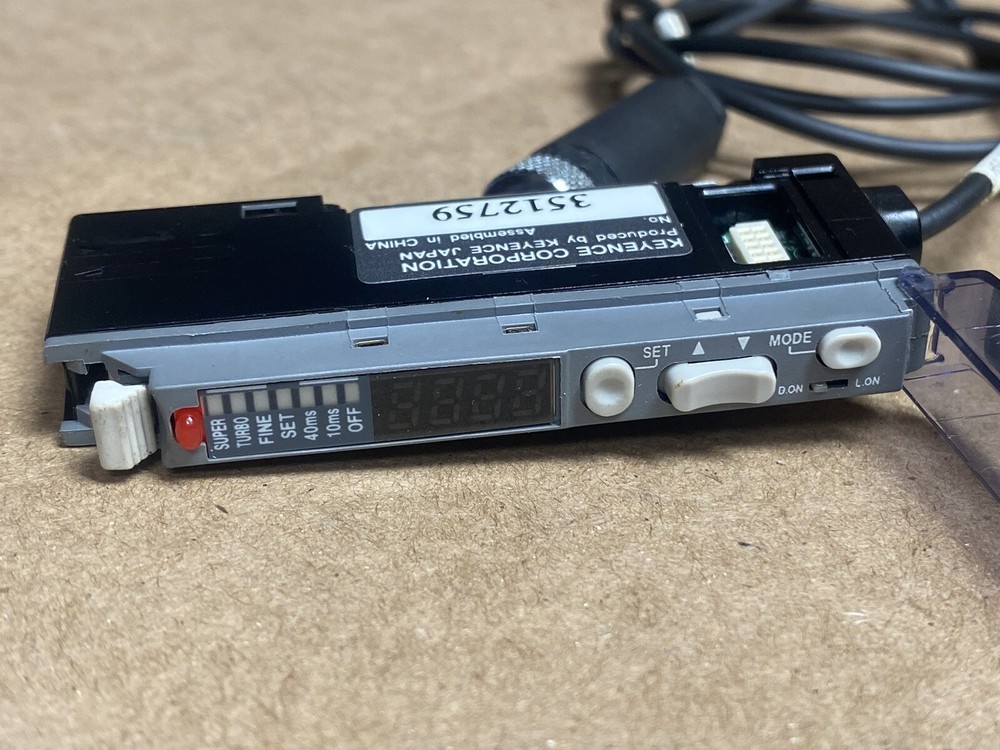 KEYENCE FS-V12P Fiberoptic Sensor Switch FAST SHIPPING