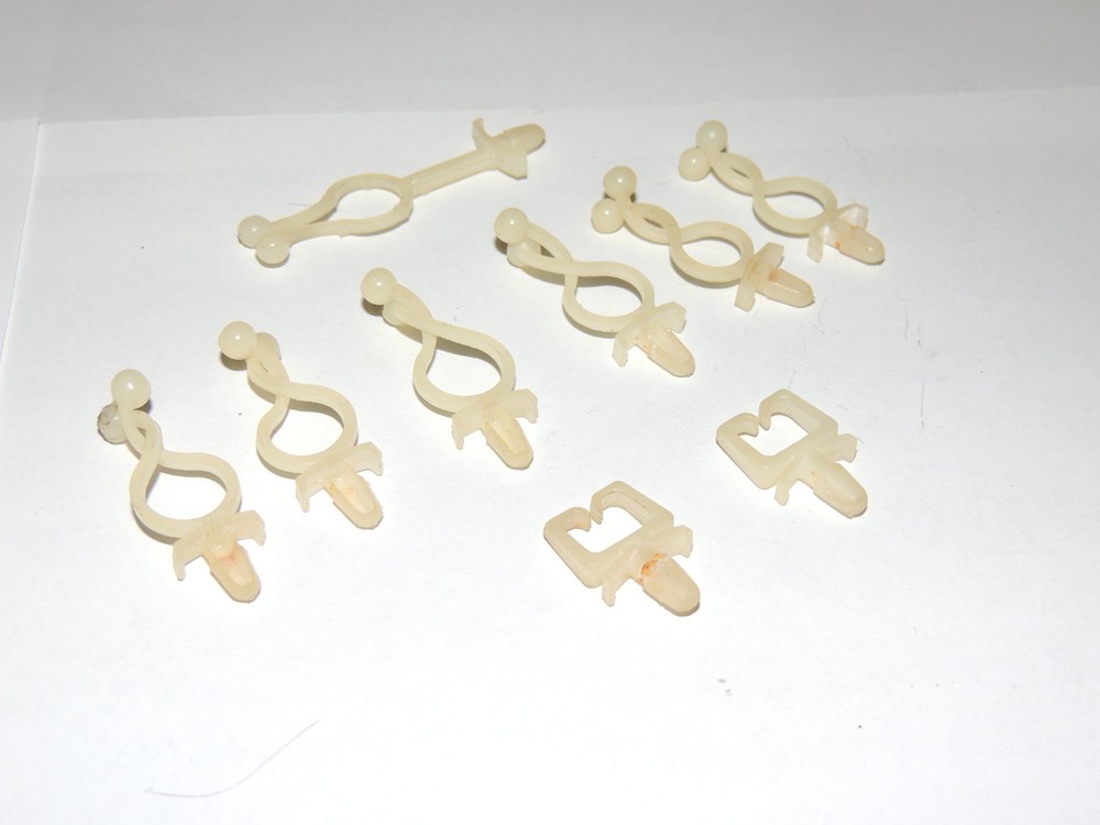 Sansui AU-719   Plastic Wire Saddle (Holders.)   0000000