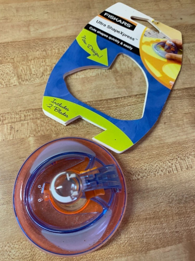 Fiskars Ultra Shapexpress Starter Set - cutter and circle shape template