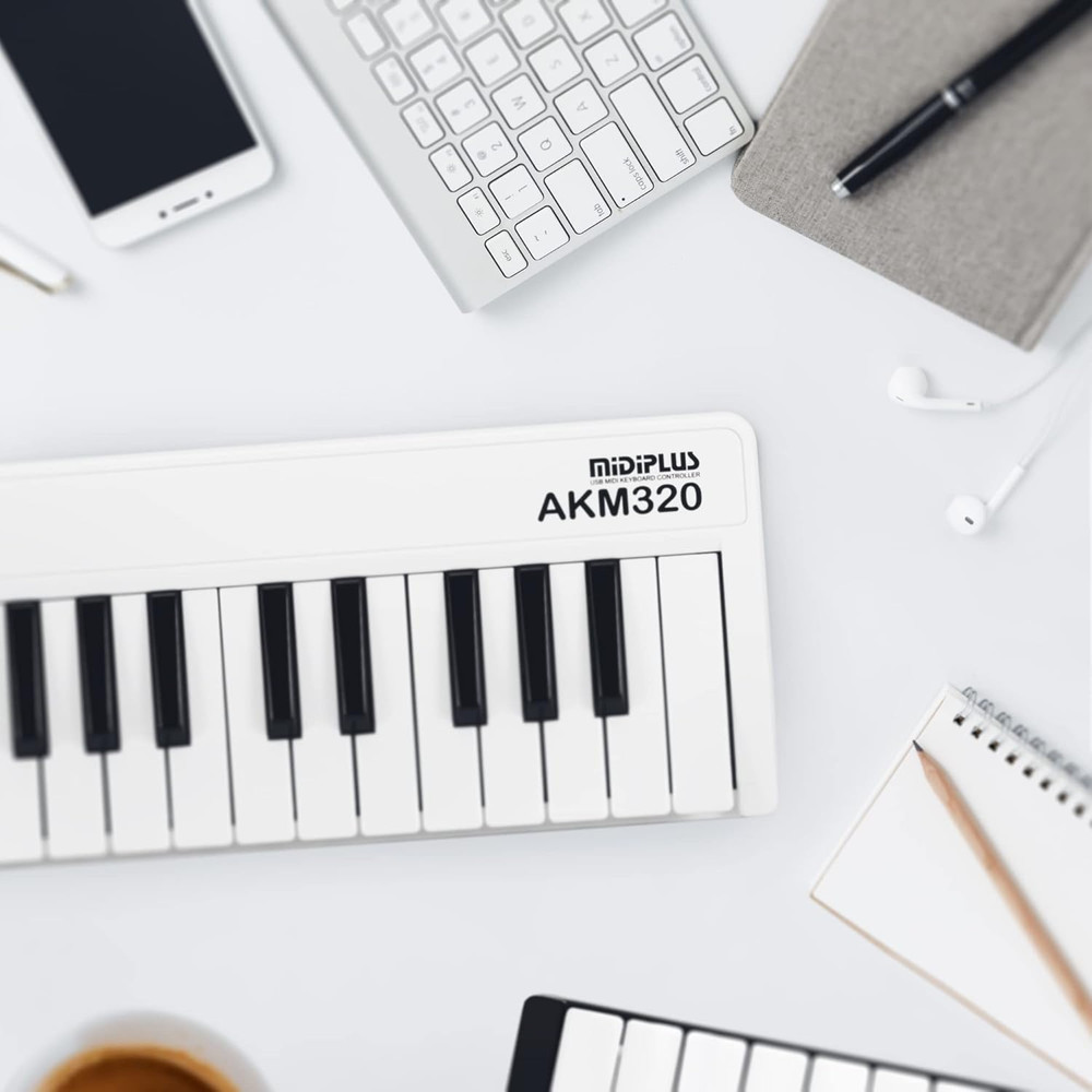 AKM320 MIDI Keyboard Controller, White Edition with Cubase LE 12
