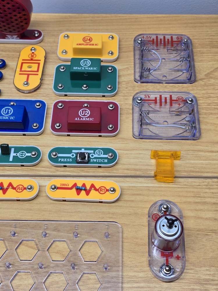 Elenco Snap Circuits Flying Saucer Kit Model SCP-06 With Extra Project Modules