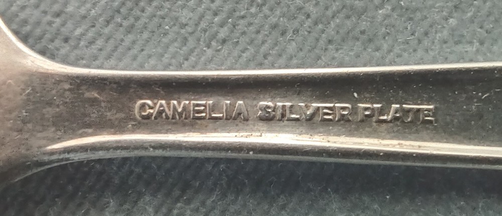 4 Silverplate Butter Spreaders International Silver Camelia pattern